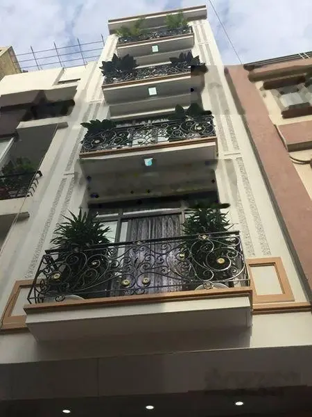 **bán gấp** nhà quang tiến: nhà 5 tầng dân xây, ô tô đỗ cổng, sân trước nhà - 5tỷ x lh: 0975829946