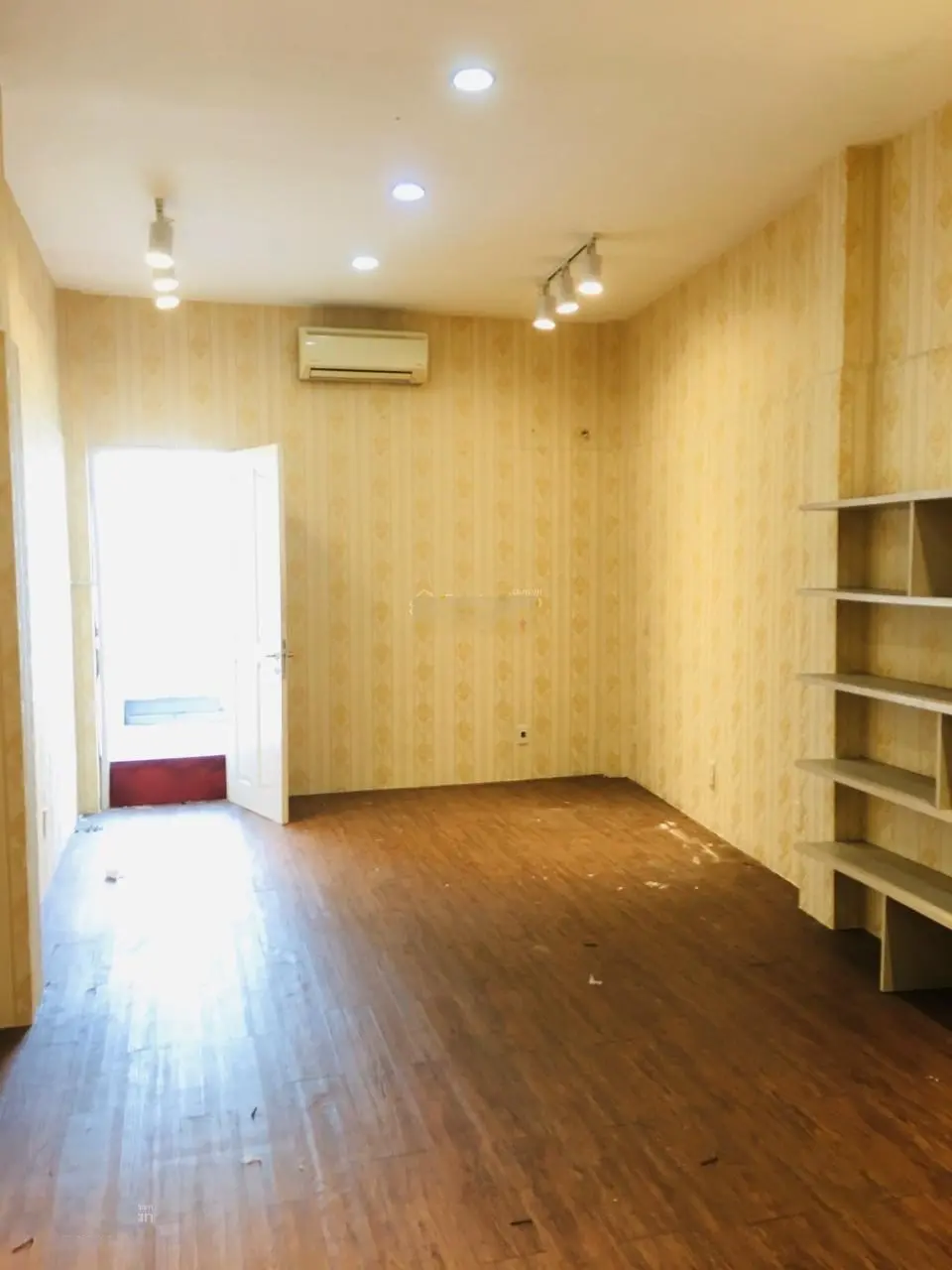 Bán nhà góc 2 mặt tiền ngày ngã tư tư đường Sư Vạn Hạnh với Ba Tháng Hai