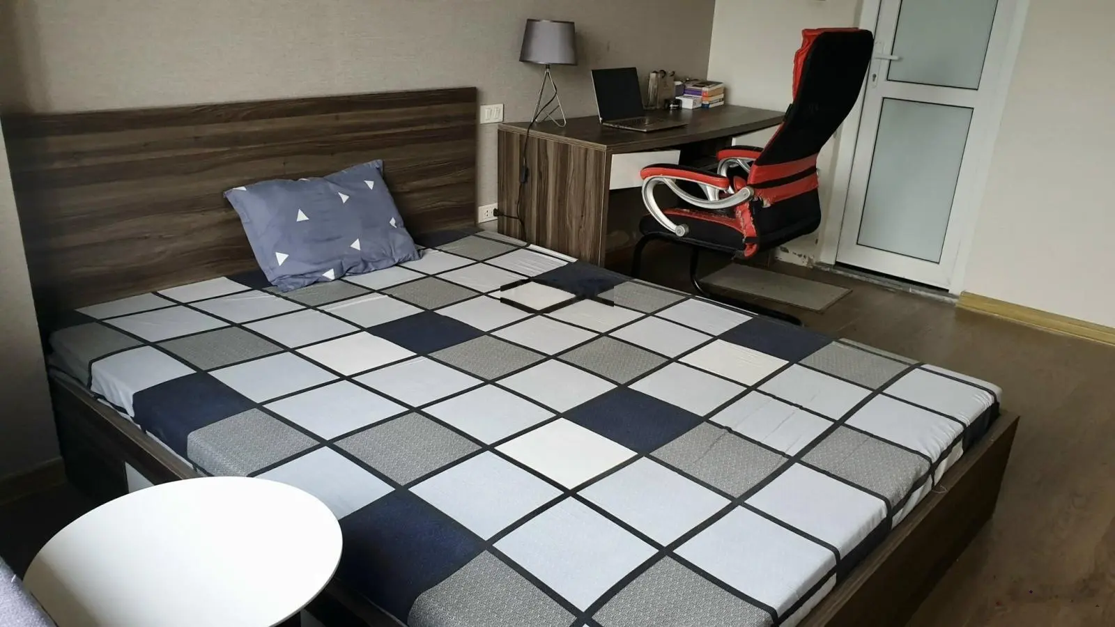 Tôi chính chủ cần bán căn 70m2 CC FLC 36 Phạm Hùng, 2N2W sẵn sổ full nội thất. Giá bán 4 tỷ 150
