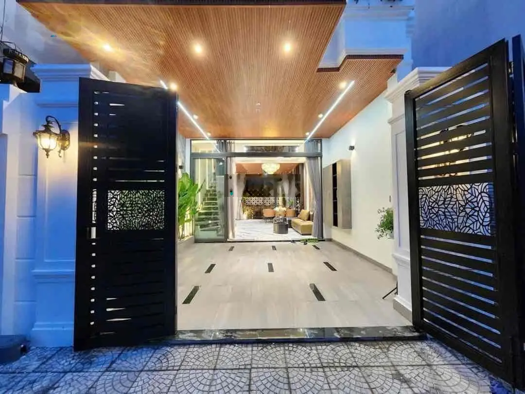 Ngân hàng thanh lý nhà siêu đẹp ngay trục đường Hoàng Thị Loan cách bãi tắm Nguyễn Tất Thành 500m