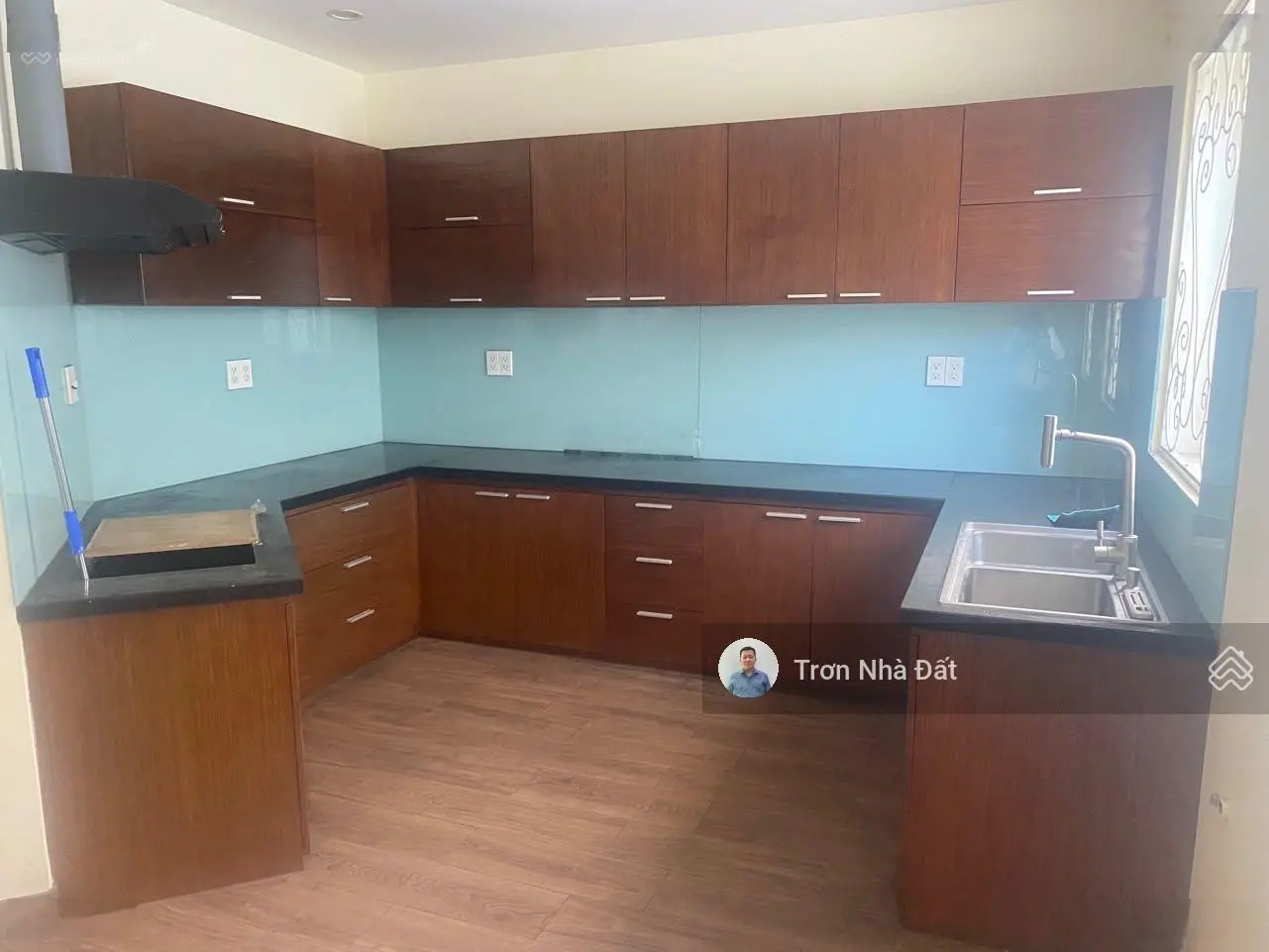 Tôi bán nhà mặt tiền đường số 8 khu Trung Sơn hầm 5L giá mềm 20 tỷ call 0909 227 ***