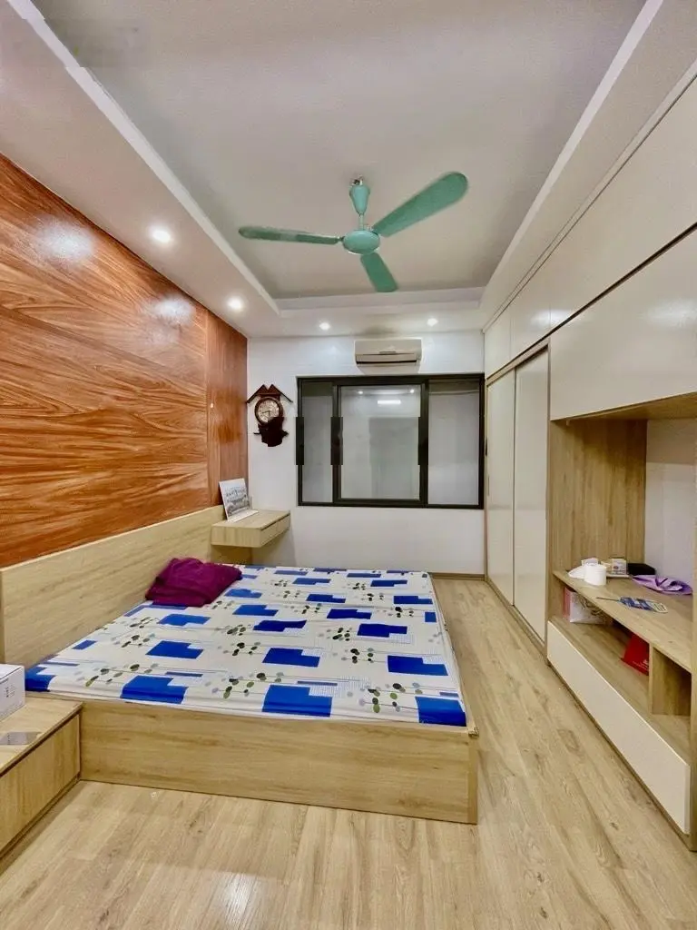 Bán nhà Nguyễn Văn Cừ 55m2 - chỉ hơn 10 tỷ - ô tô thông - kinh doanh - tặng full nội thất - dân xây
