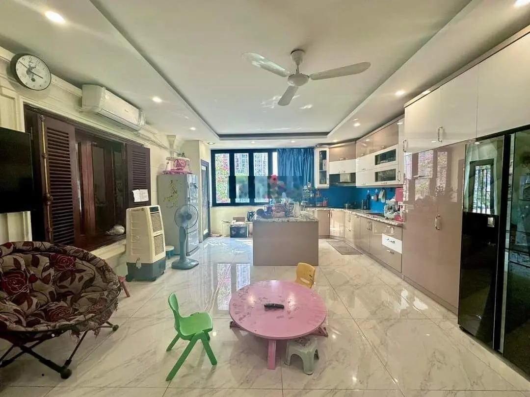 Bán biệt KĐT Văn Phú, Hà Đông, lô góc, 2 mặt phố sầm uất, ở cực sướng, bạt ngàn tiện ích xung quanh