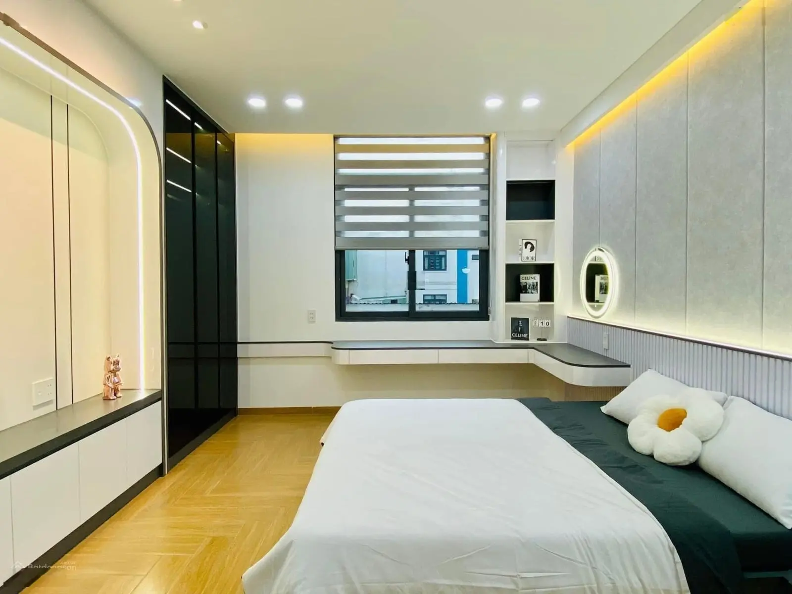Cô 9 cần bán gấp nhà đẹp mới Võ Văn Tần-Q3. DT 53,76m2. GIÁ 3TỶ2. Hẻm 6m, 2Lầu, sổ sẵn riêng.