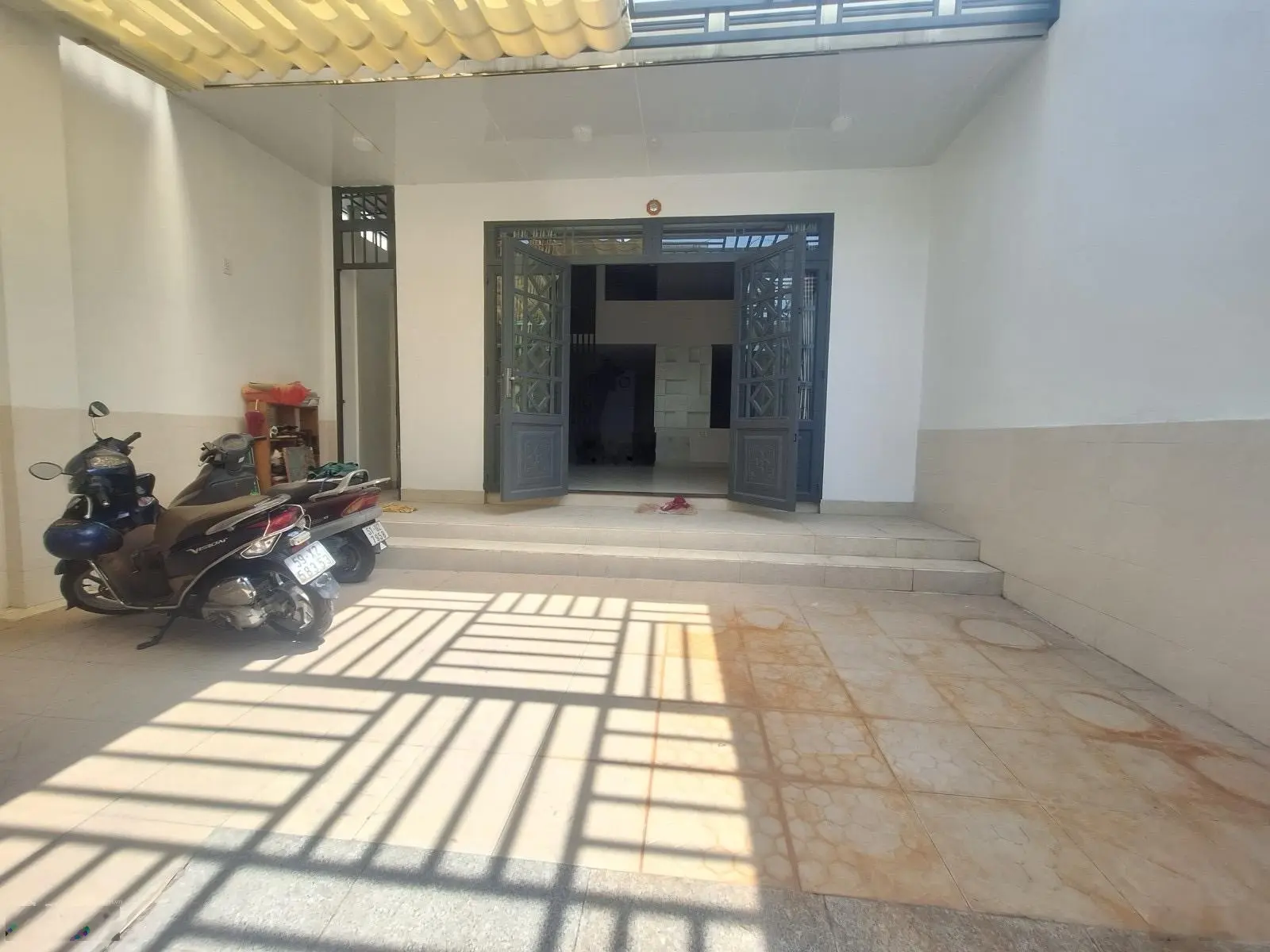 Quá rẻ TT Hiệp Phú, Q9 ngay Xa Lộ Hà Nội 135m2 ngang 6,5m nhà 2 tầng ô tô ngủ trong nhà chỉ 6.2tỷ