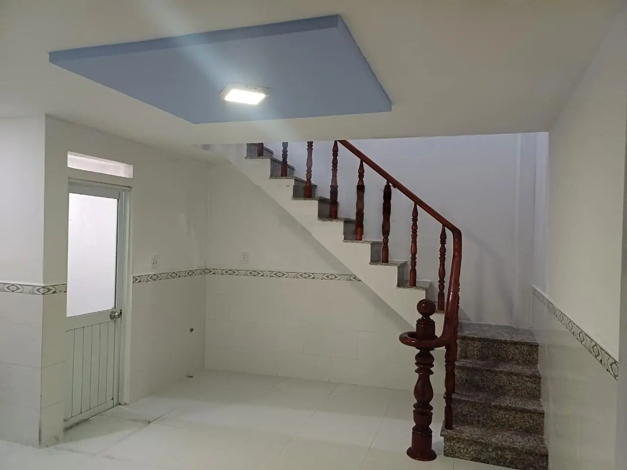 Cần bán nhà gấp ngay khu đô thị Thành Phố Dĩ An, giá 650tr