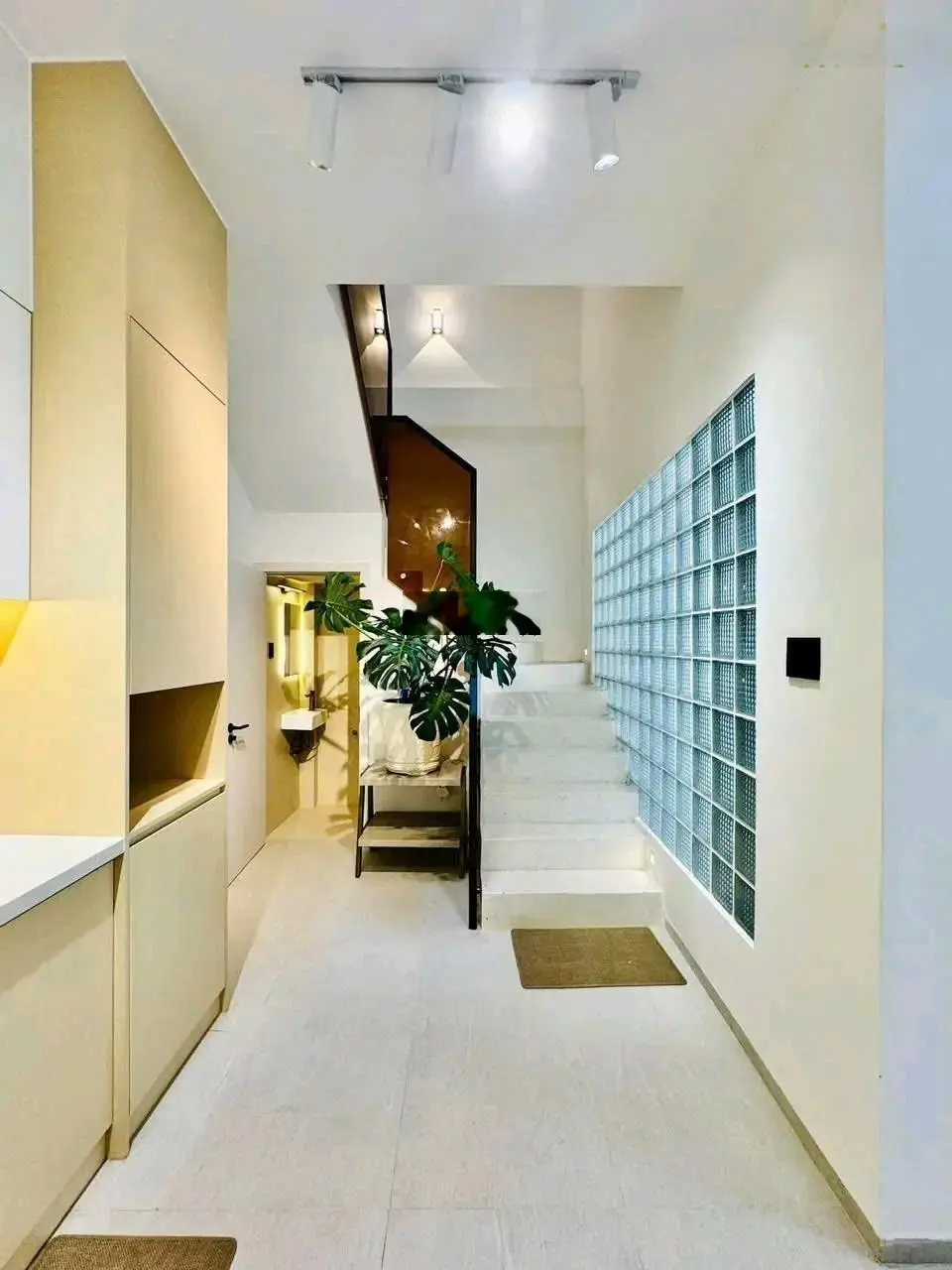 Cần bán căn nhà giá tốt đường Nguyễn Thiện Thuật - P.3 - Q.3, đang cho thuê 30 tr, 78,6m2