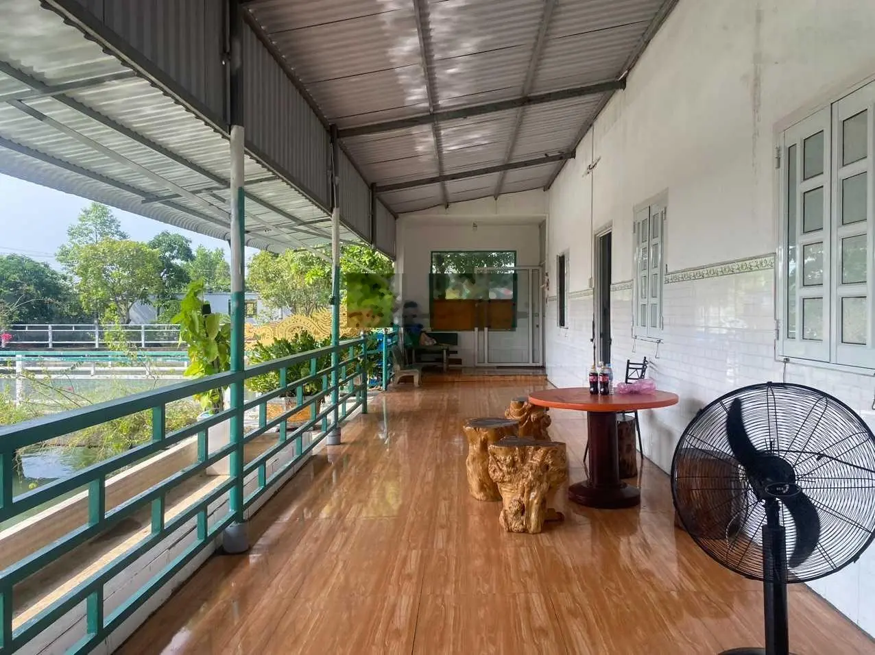 Giảm 1,5 tỷ bán gấp nhà vườn nghỉ dưỡng 2600m2 tại thị trấn Cần Giuộc, góc 2 mặt tiền đường