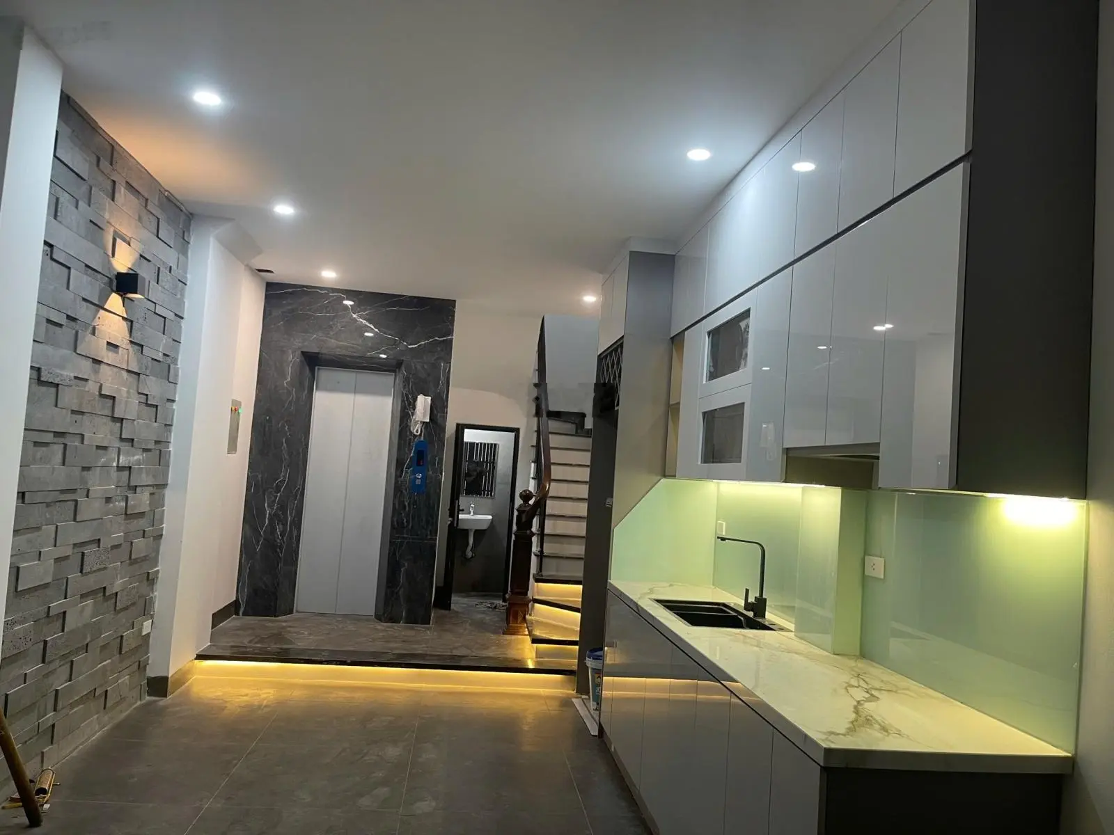 Bán nhà 6 tầng diện tích 46m2 mặt tiền 4m khu phố Tứ Liên, Tây Hồ,Hà Nội:0981222026