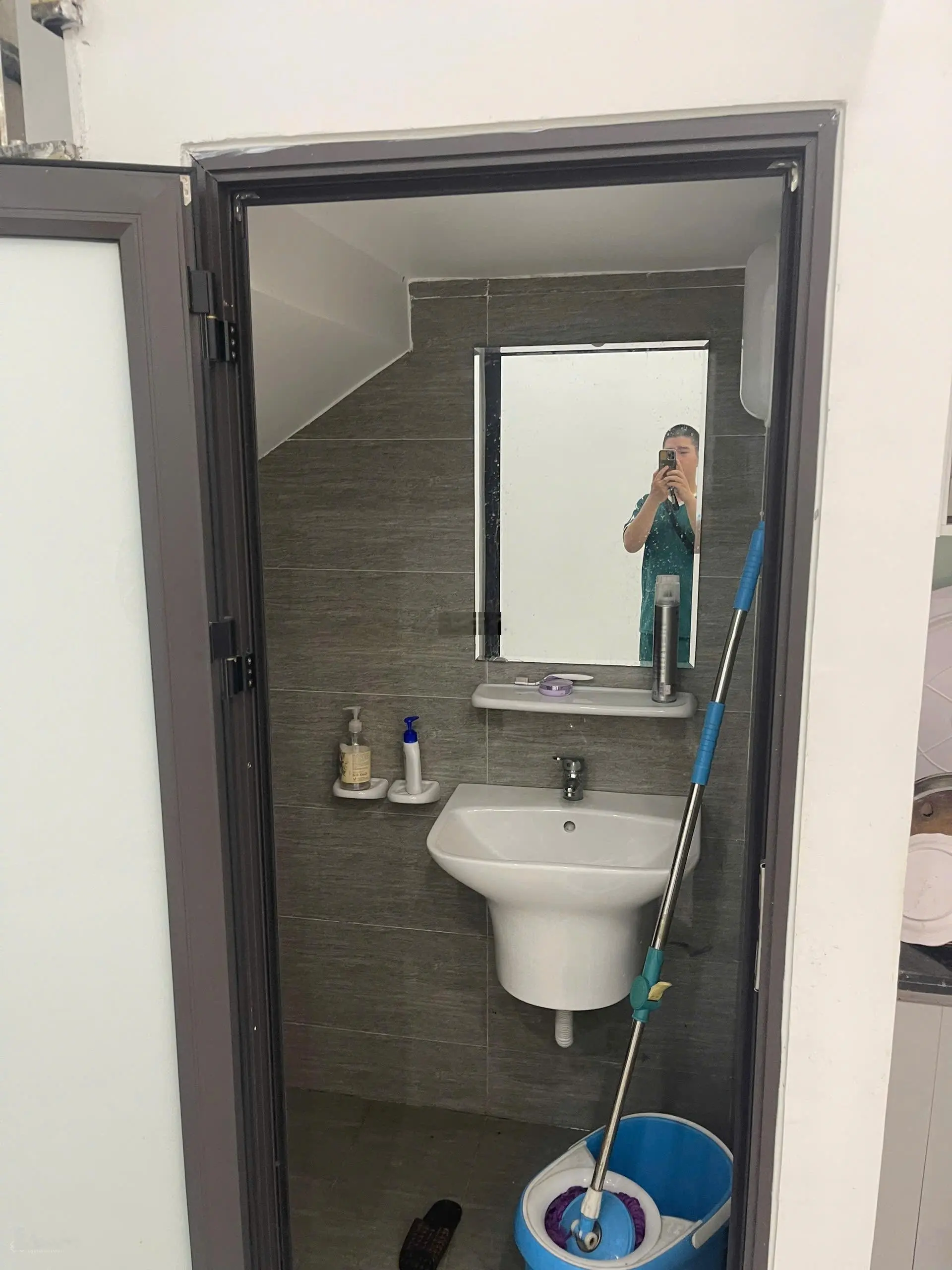HÀNG NÓNG! Bán nhà 4 tầng xây mới độc lập phố Trung Hành