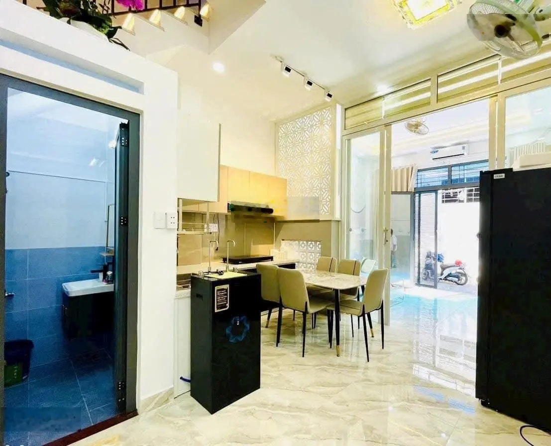 Bán gấp căn nhà mt huỳnh tấn phát, quận 7, giá 6 tỷ 7,dt 70m2, sổ sẵn.