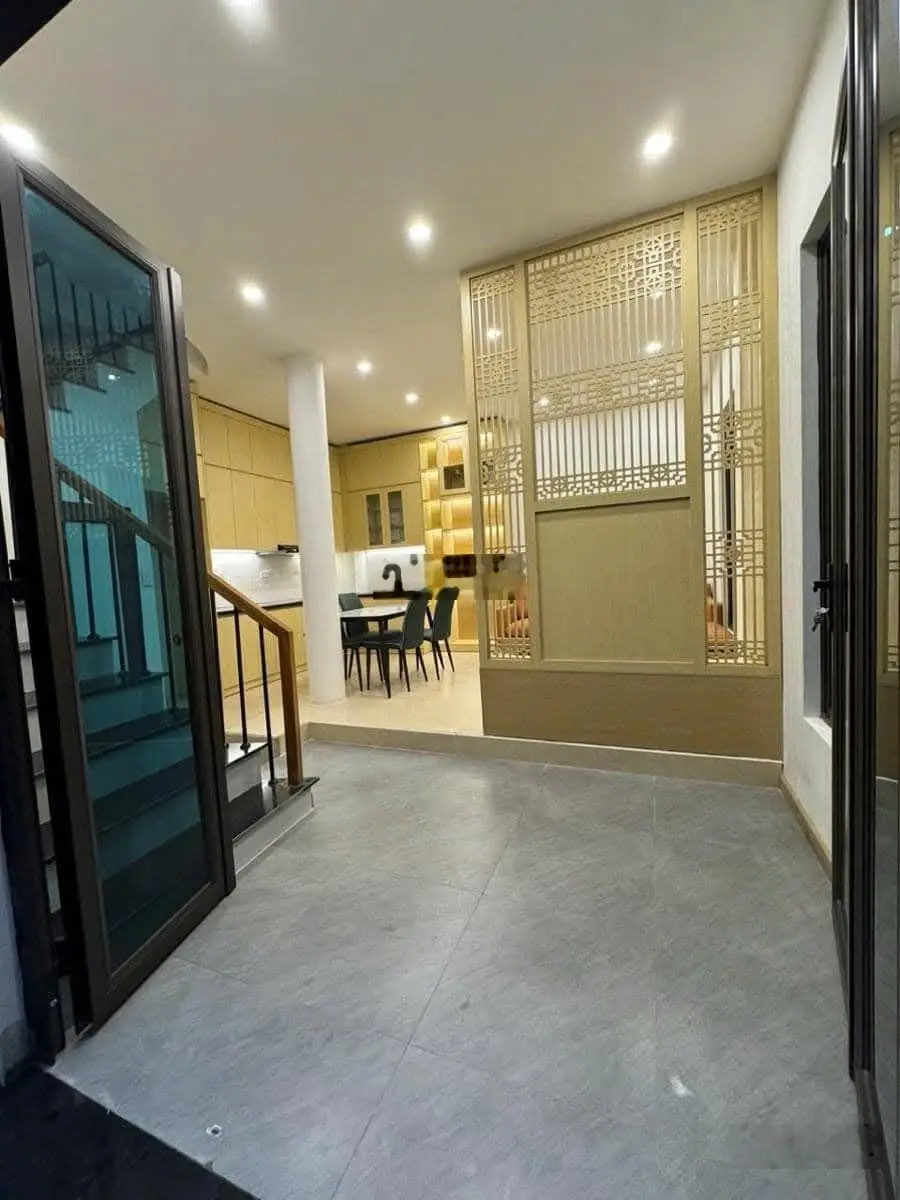 Ngõ phố minh khai, 31m - 4t - mt: 5.2m - lô góc hai thoáng nhà đẹp 20m ra mặt phố - 5 tạ đỗ cửa