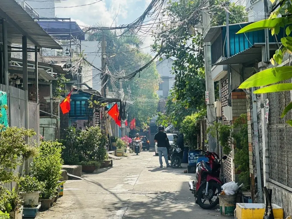 Hàng hiếm 9 căn nhà 2 tầng tổng diện tích 230m2 DTSD 460m2 - HXH - Ngay Đình Phong Phú