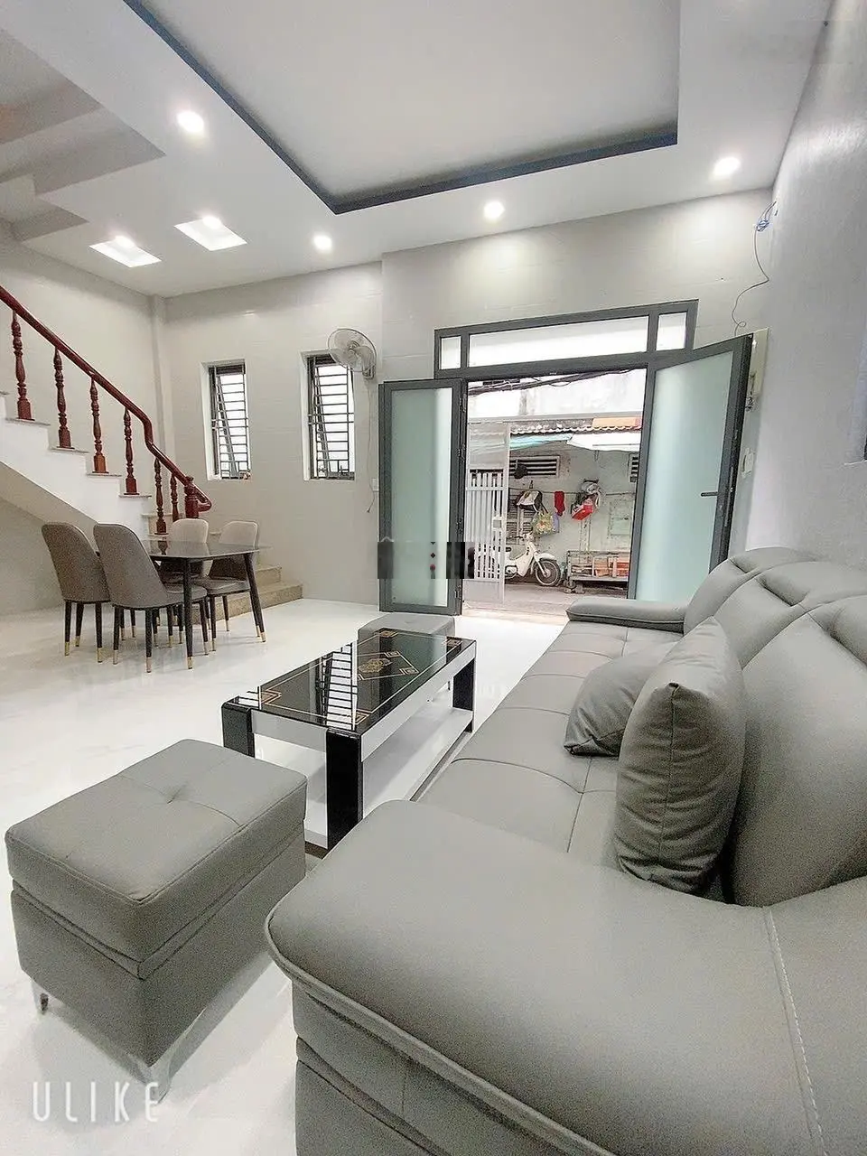 Bán nhà lầu mới đẹp sổ hoàn công nhà 2 mặt tiền lộ ô ô tiện ở kinh doanh nhà, gần Vincom Hùng Vương
