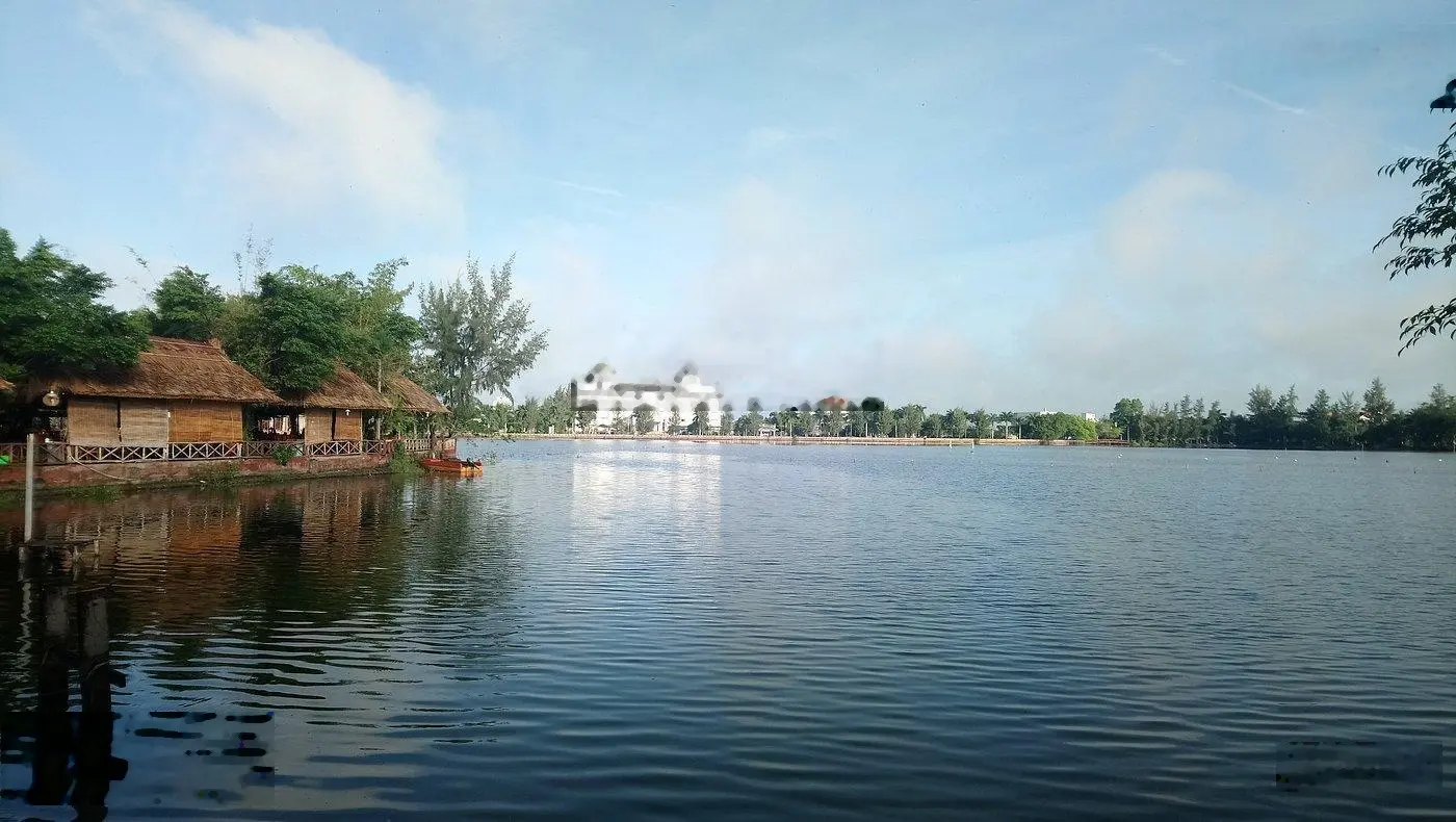 Bán đất mặt tiền Cao Triều Phát, phường 1, Tp. Bạc Liêu; 10 x 30m; 305m2 ODT; 25 Tr/m2