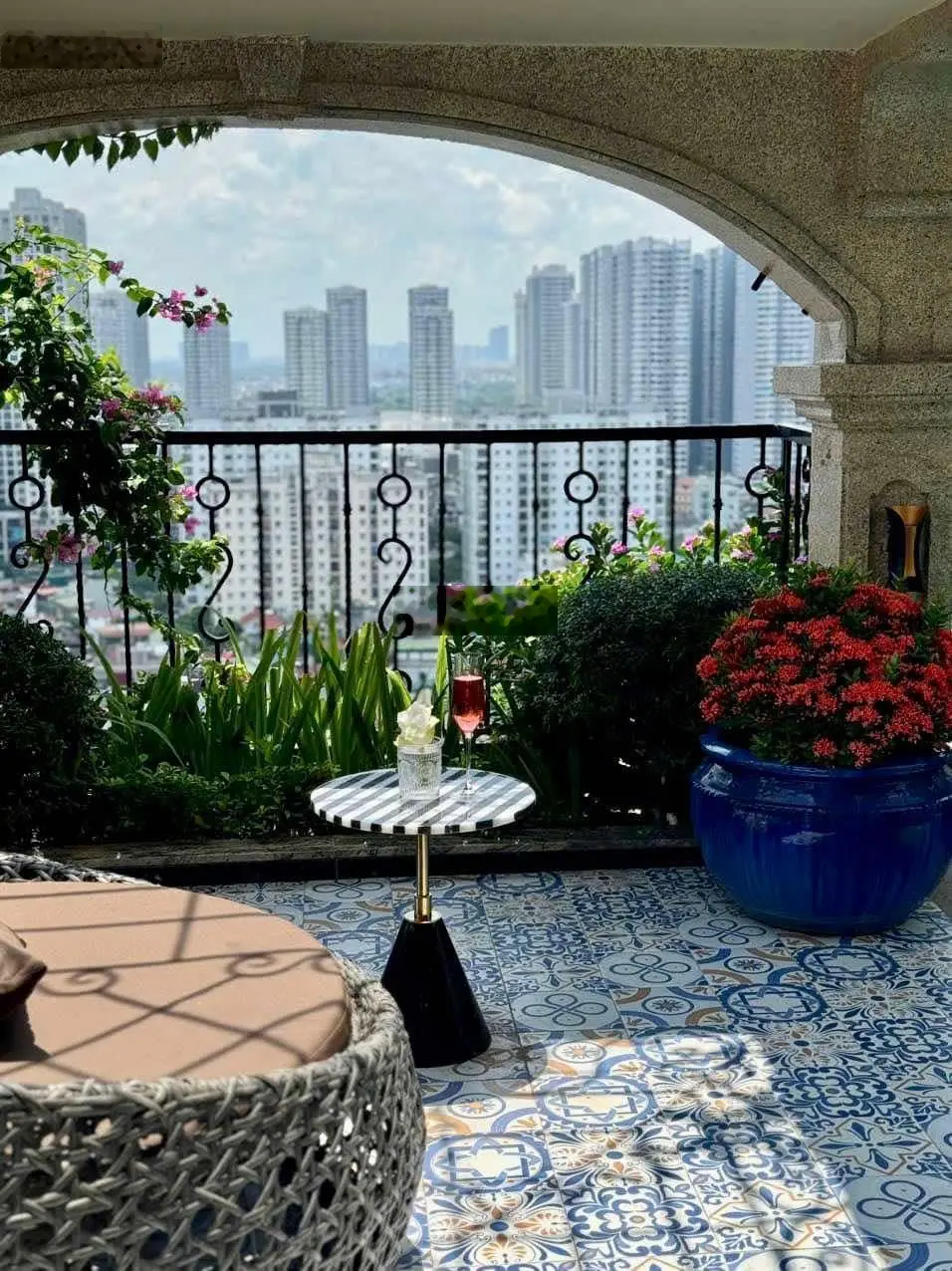 Bán penhouse minh khai, 560m2, 4/5 ngủ, hướng đông nam, bể bơi, view thành phố, siêu đẹp!