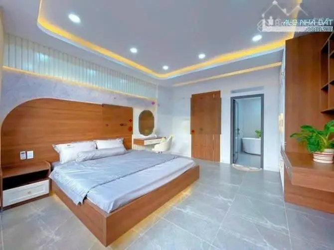 Chỉ với 4,8 tỷ chốt căn MT Hoa Sứ, P2, Q. Phú Nhuận 4 tầng - 60m2. Ngay Phố ẩm Thực Phan Xích Long