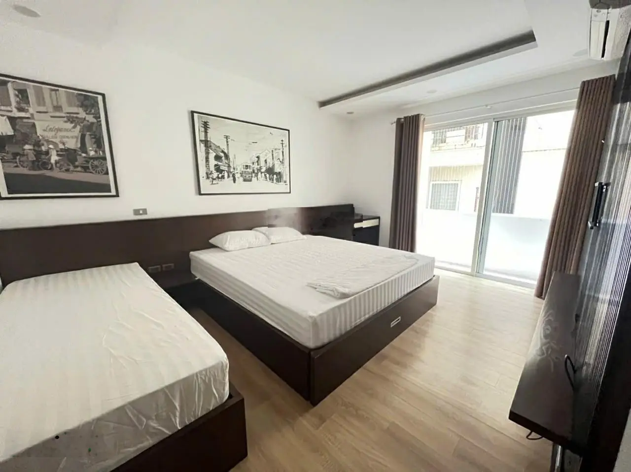 Cần bán nhà biệt thự lô góc phố Quảng Khánh, Tây Hồ 126 m2, 5 tầng, MT 10m, view Hồ Tây, giá 62 tỷ