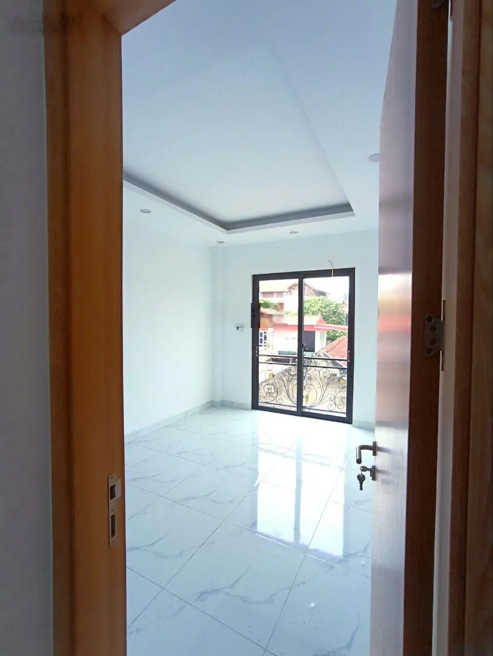 Nhà đẹp logoc Độ Tràng 40m2x3T, 3.35 tỷ, oto đậu cửa, 10m ra đường Contener