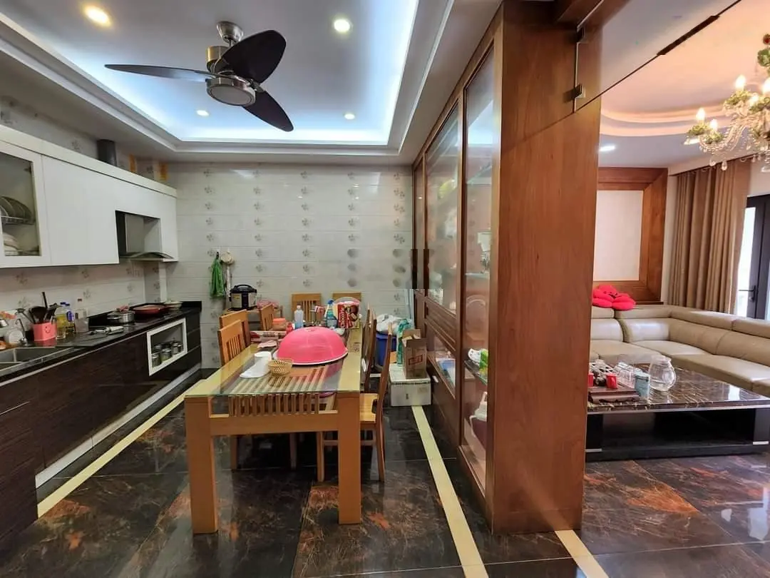 Bán nhà Võng Thị Trích Sài Tây Hồ 60m2, kinh doanh tấp nập 8 ngủ, siêu hiếm, 14 tỷ, oto tránh