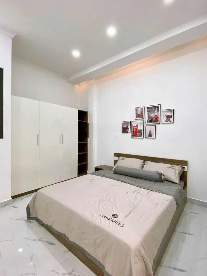 Cần bán gấp nhà Quận 12 giáp Gò Vấp, hẻm ô tô quay đầu, giá 2,6 tỷ (2 lầu + 3PN, nhà mới)