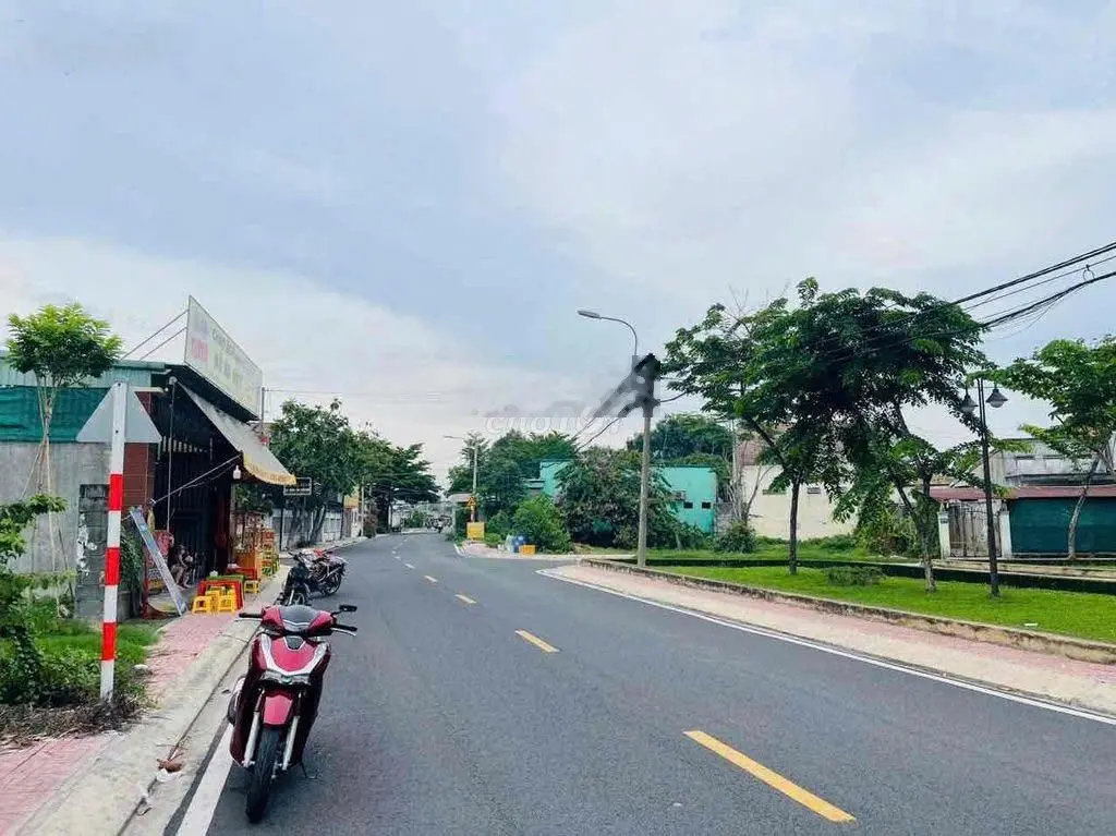 Ngộp bank cần bán gấp trong tháng 11 lô đất mặt tiền kinh doanh thoải mái, có shr