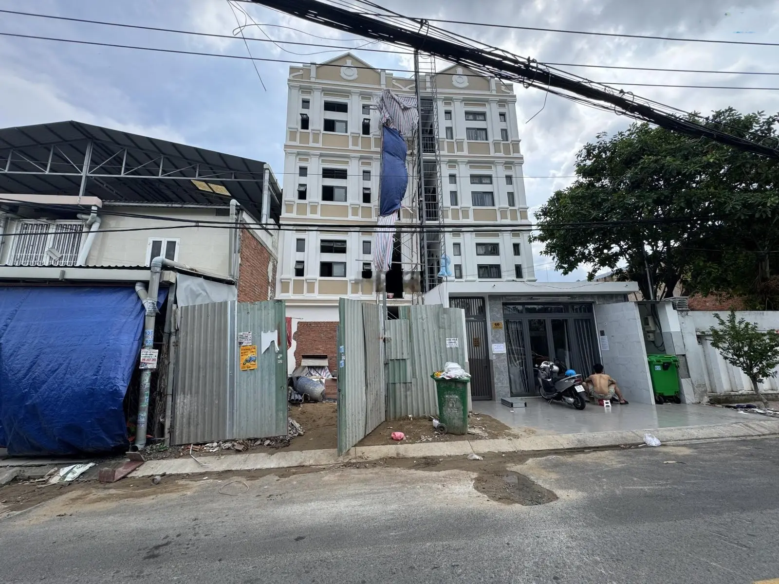 Chính chủ bán CHDV đường Hàng Tre - Lê Văn Việt Q9 169m2 23 phòng