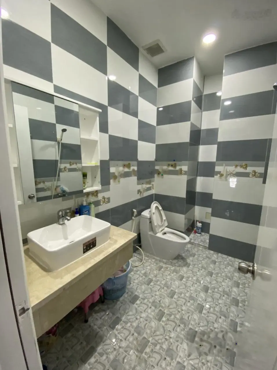 Bán nhà riêng tại Ba Đình, 6,5 tỷ, 55,2m2, 4PN, 4WC, đẹp, nhiều tiện ích, Q8, HCM