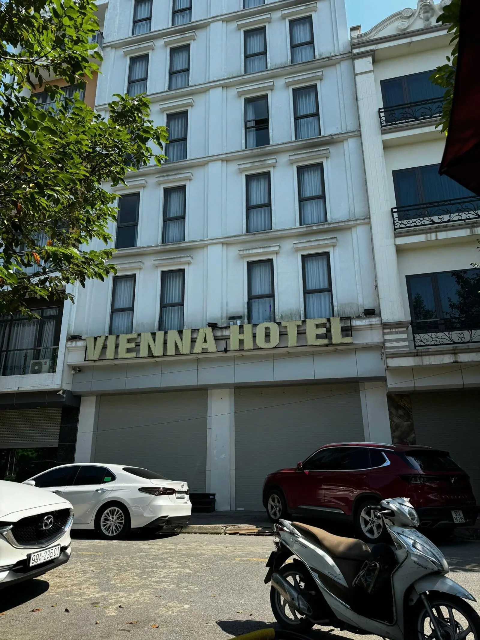 Em cần bán khách sạn view hồ 129m2, MT 10m, 20 phòng, K15 phường Ninh Xá, đang cho thuê 100tr/tháng