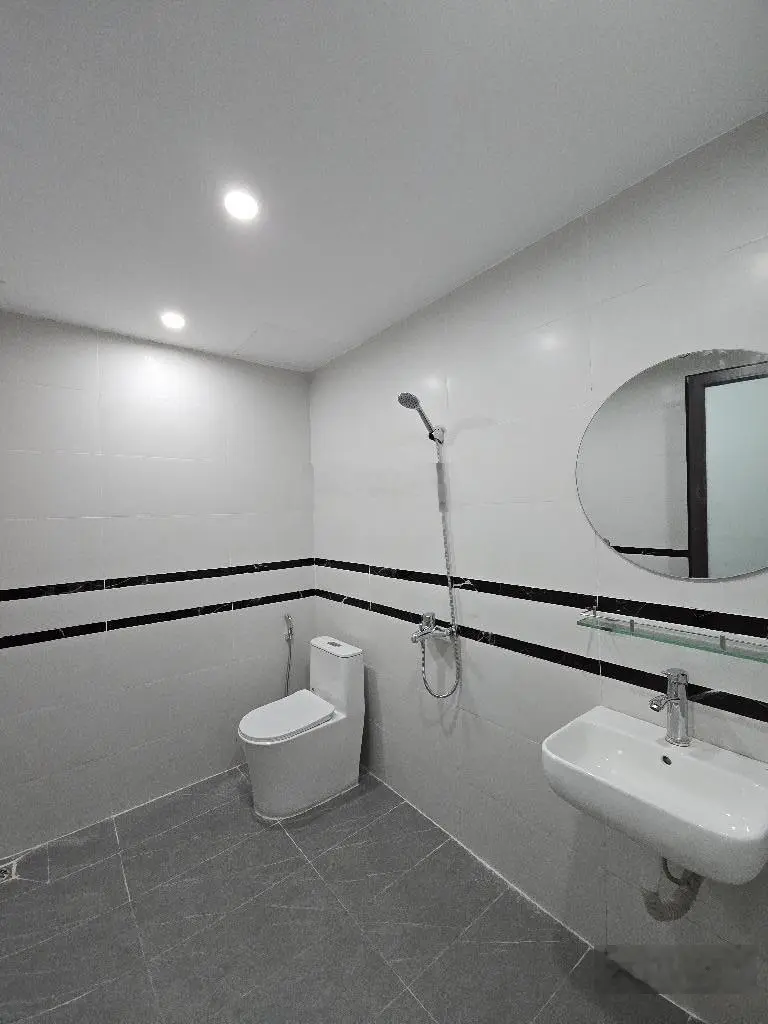 Bán nhà Giải Phóng, Hoàng Mai, nhà mới đi bộ ra bến xe nước ngầm, 4T mới, 40m2, 7.2 tỷ