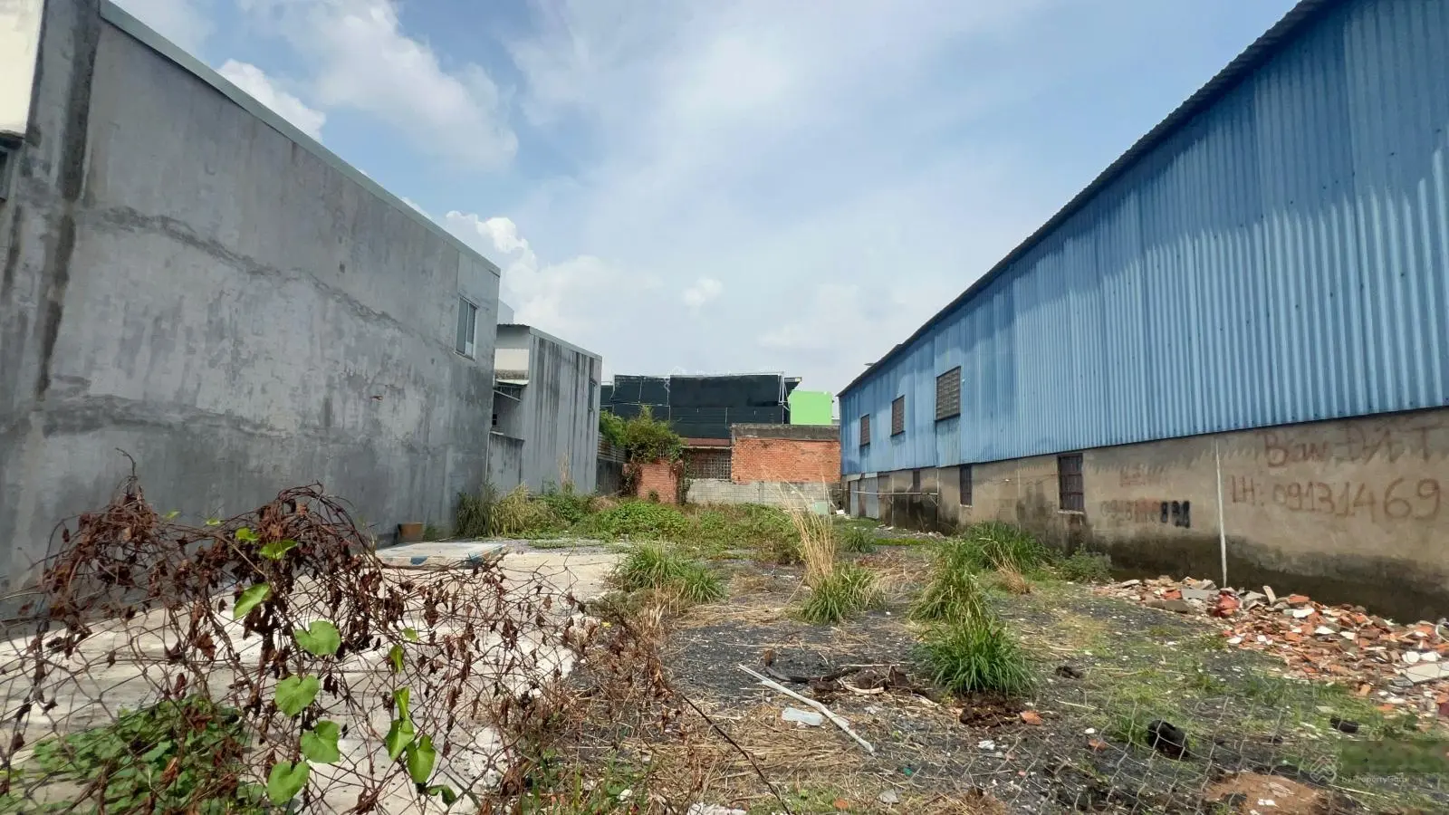 Đất sổ riêng 335m2 ngang 10m ngay cổng trường học đường Nguyễn Du TP Dĩ An giá có 8 tỷ