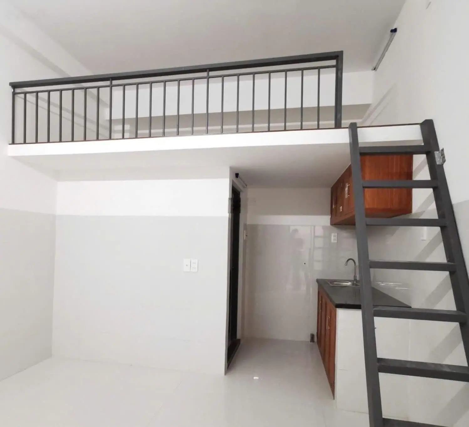 Bán nhà 2 tầng CHDV thu nhập 30tr/tháng, kế bên Vincom đường Phan Văn Trị, 139m2, nhỉnh 12tỷ
