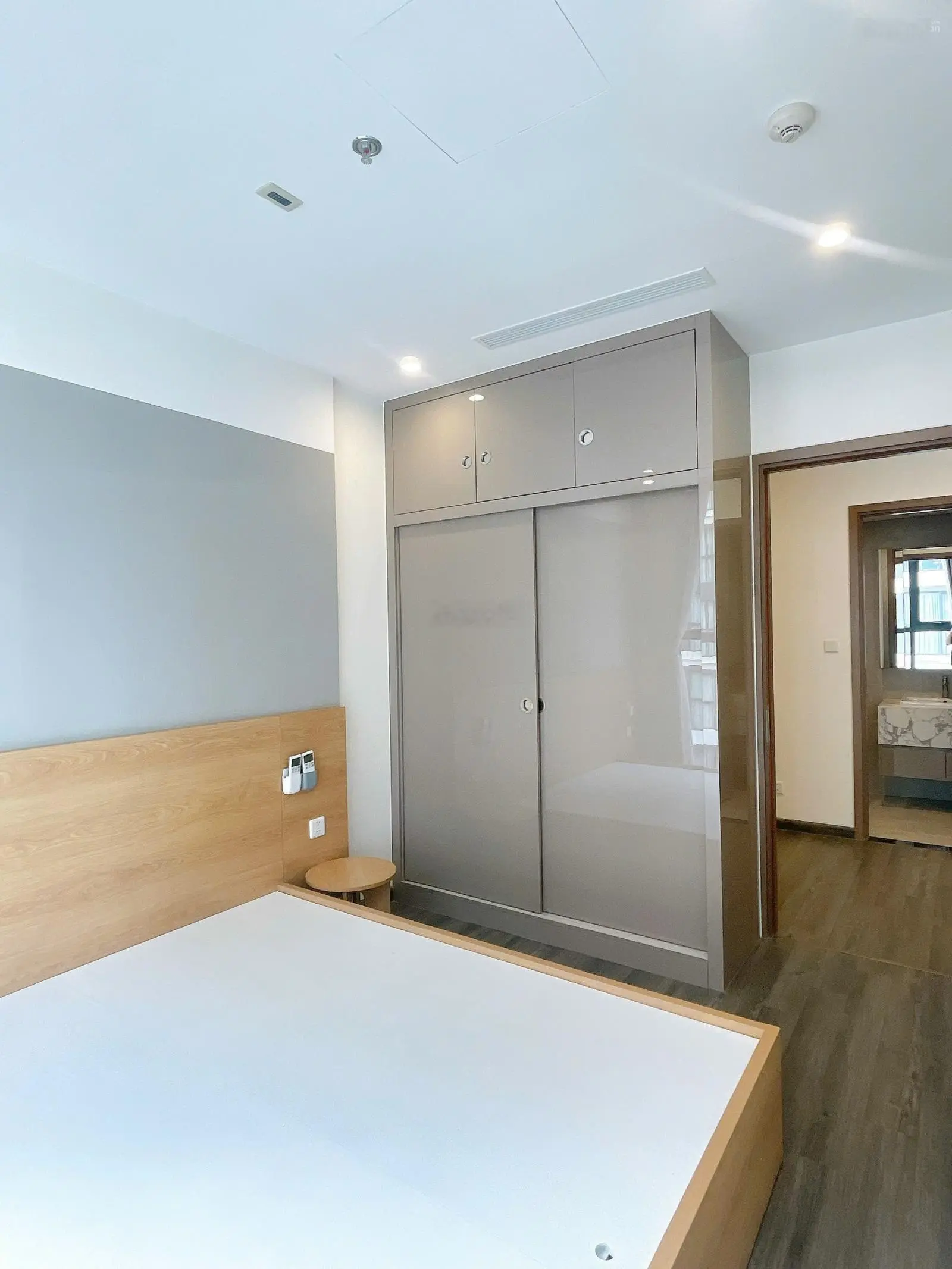 Chính chủ bán căn 1pn 49m2 tại phân khu Tonkin, View nội khu, giá 3 tỷ chung cư Vinhomes Smart City