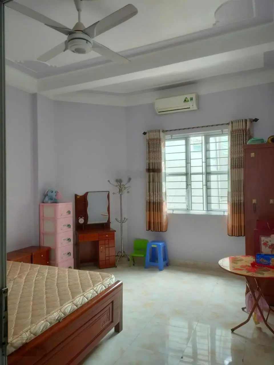 Gia đình tôi cần bán nhà 3 tầng, mặt ngõ 30 phố Lê Hồng Sơn, Cửa Bắc, TP Nam Định