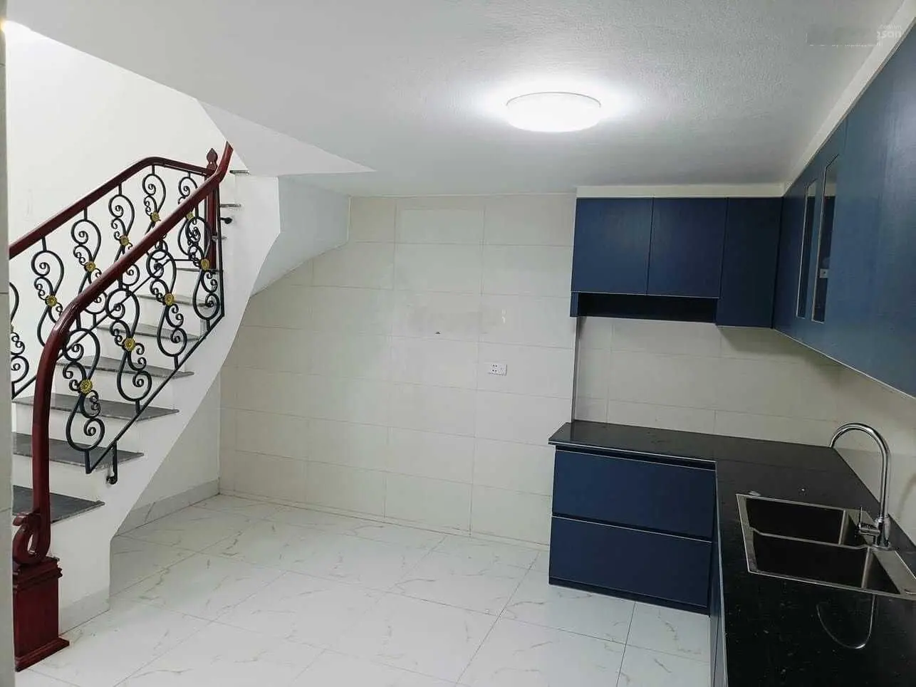 CC bán 2,5 tầng đường Vĩnh Mạc giá: 1.43 tỷ (3 ngủ, 3 wc, sân phơi, ban công đầy đủ)