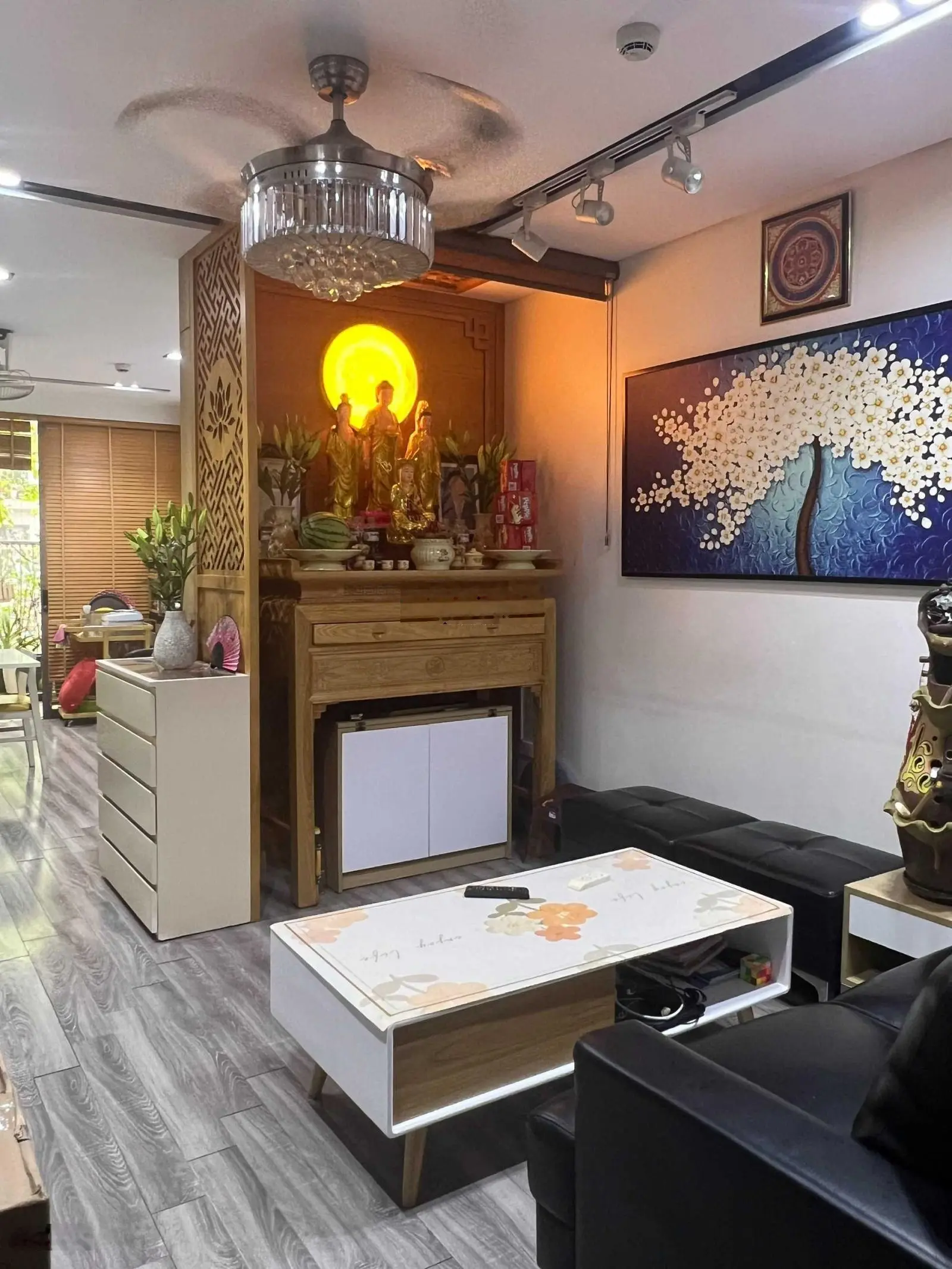 Chính chủ gửi bán căn hộ 3 phòng ngủ giá tốt nhất khu vực. Xem nhà 24/7: 0343 191 ***