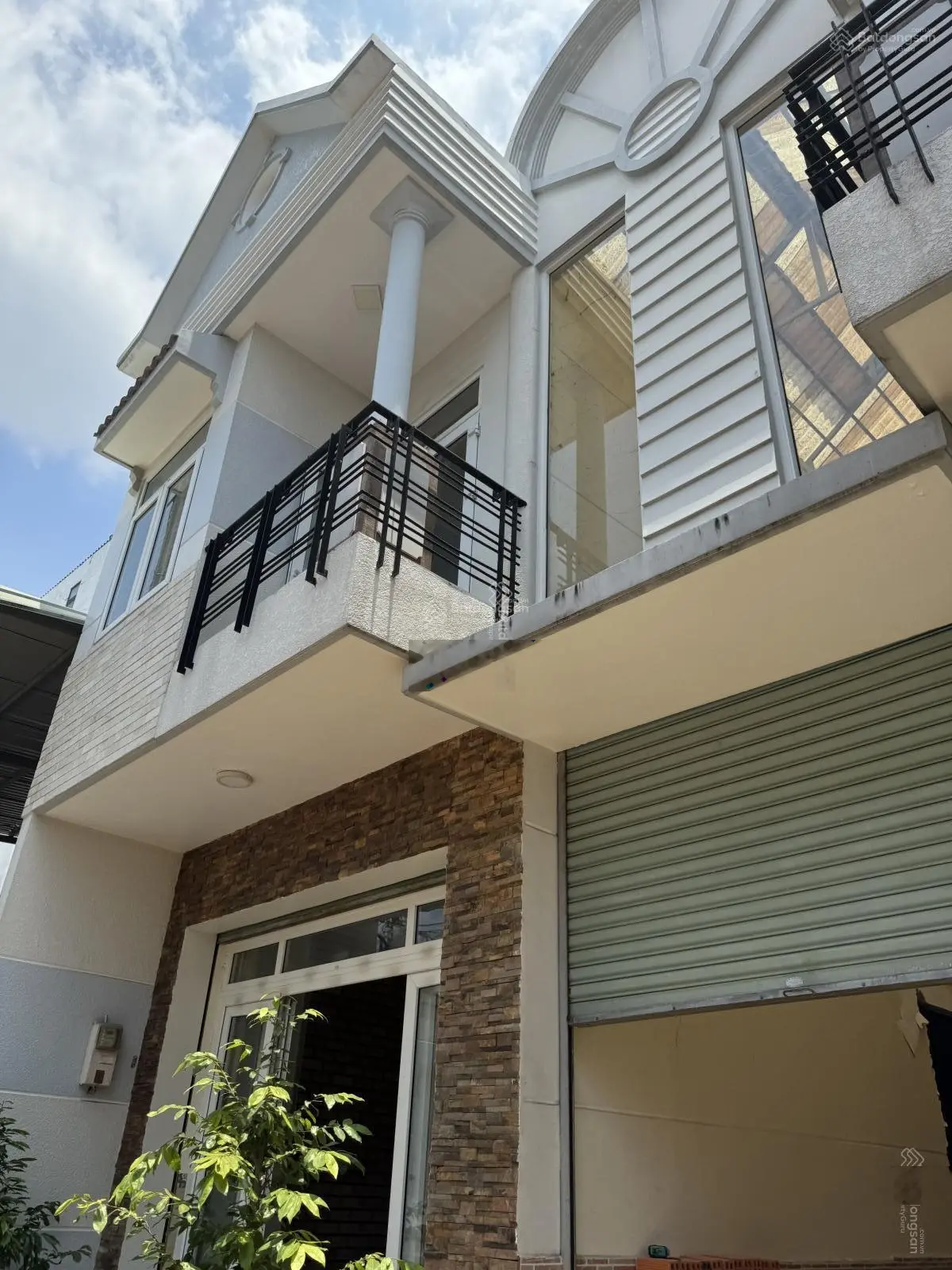 Nhà, vị trí đẹp, hẻm 7m. DT 11 x 35m. Chỉ 12.7 tỷ. Ngay TT Hóc môn, khu nhiều VP công ty