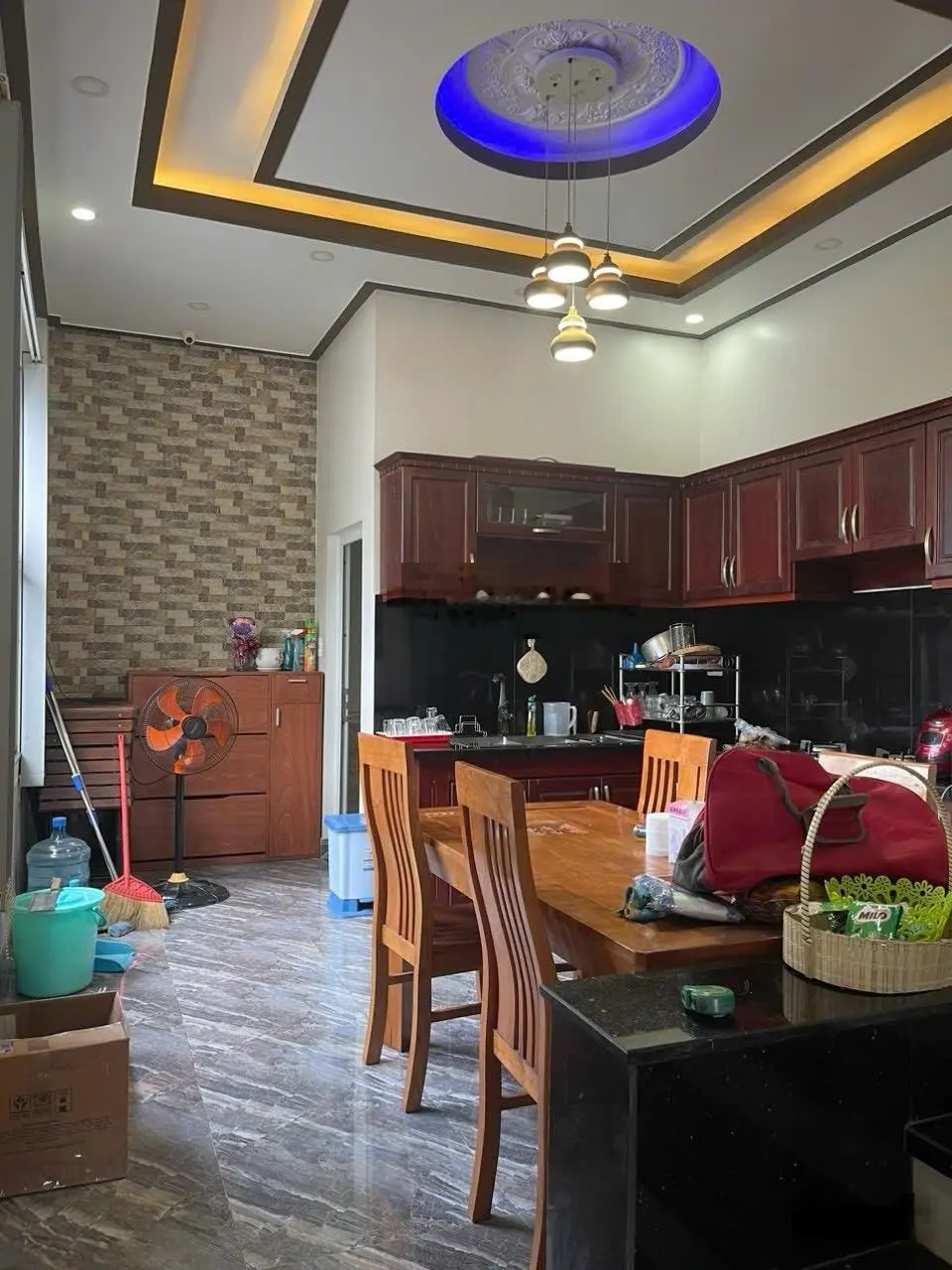 Bán nhà mặt tiền lô góc đường Bưng Ông Thoàn giá 10,5 tỉ diện tích 62,2m2.