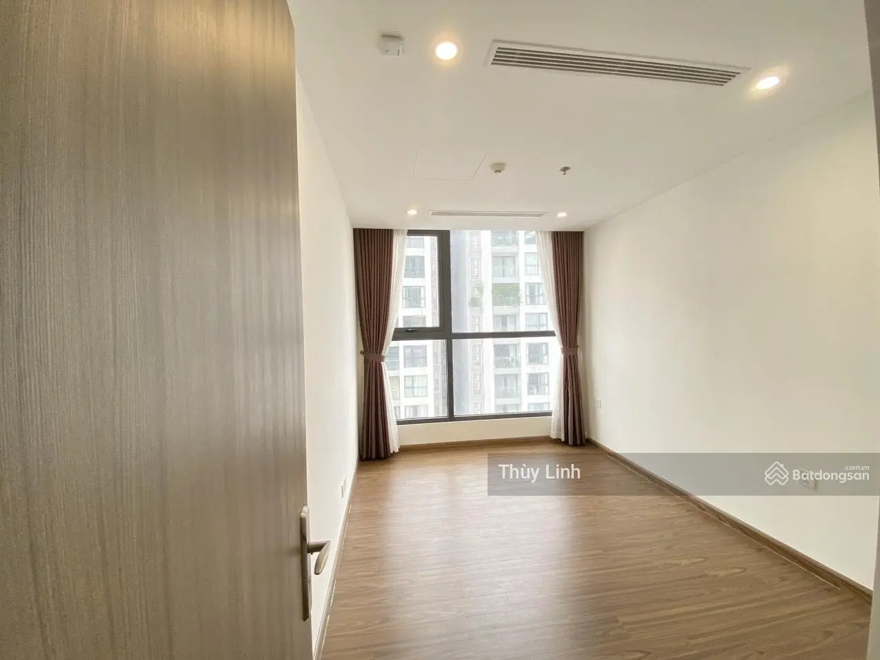 Bán căn 3 ngủ Vinhomes West Point, tòa W1, ban công Đông Nam, tầng đẹp, giao nhà luôn
