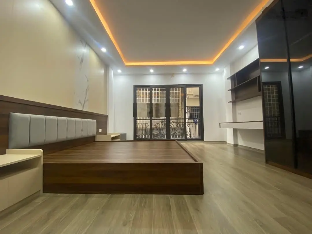 Đội Nhân, Ba Đình. DT 35m2 x 6 tầng, MT 4,3m, giá 9,6 tỷ. Thang máy, phân lô, 20m ra ô tô đỗ