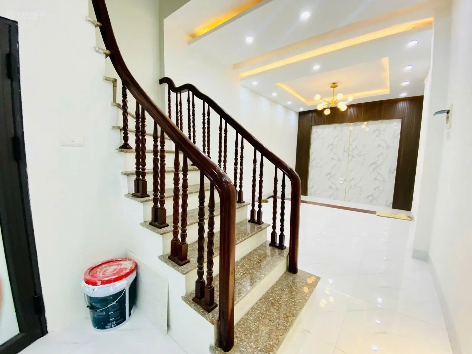 Bán nhàngõ 110 Nguyễn Hoàng Tôn - Tây Hồ, Nhà 5 tầng 45m - 6 PN - Ô tô đỗ cạnh nhà