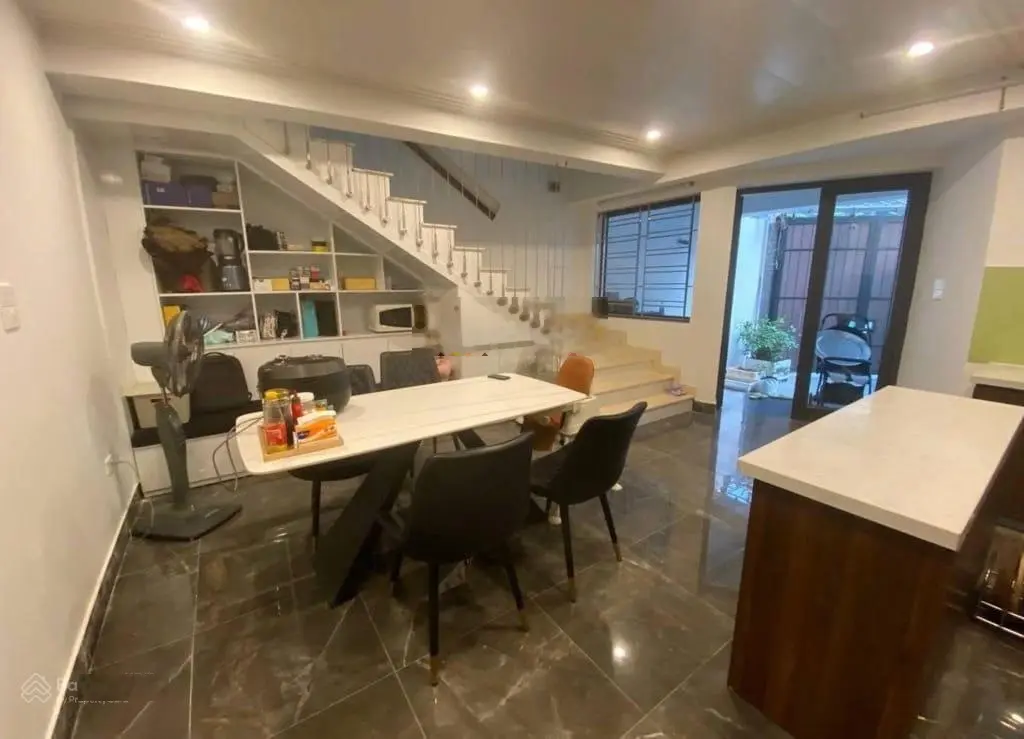 SIÊU PHẨM CỰC HIẾM. CẦU DIỄN 41m2. 5 TẦNG, MẶT TIỀN 5M, CHỈ HƠN 8.5 TỶ. QUÁ ĐẸP...