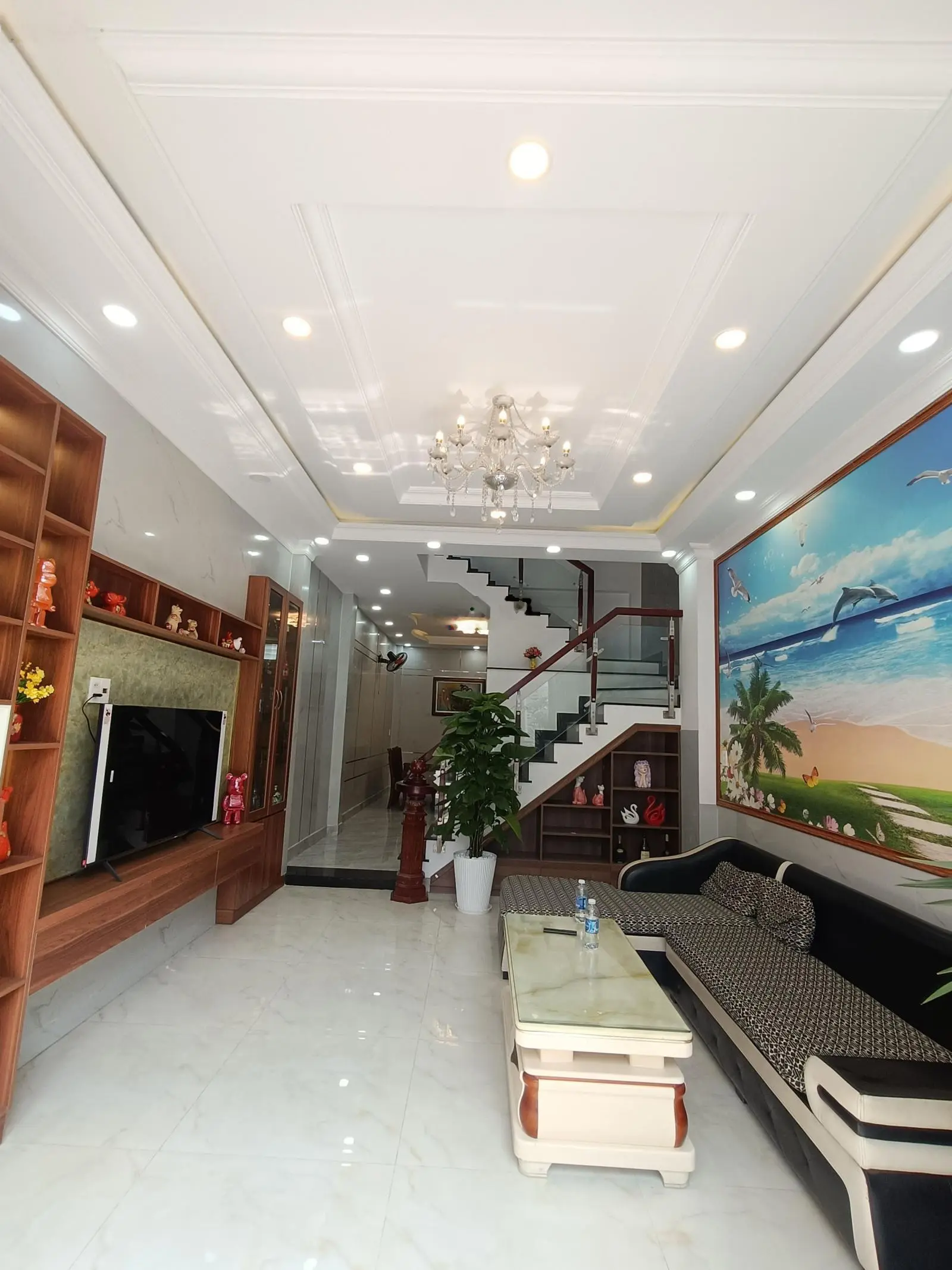 Nhà diện tích siêu rộng - sân xe 7 chỗ - 4 tầng - full nội thất - 5 tỷ 250