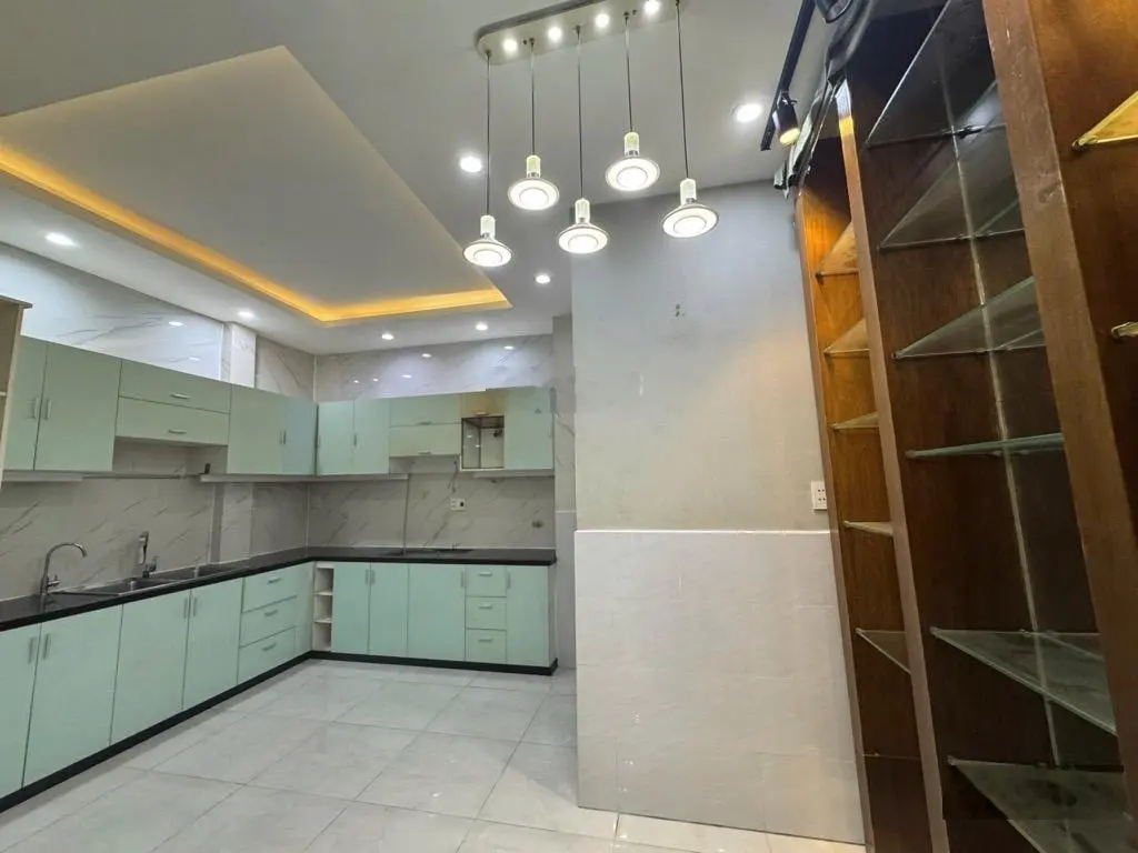 Vài bước ra hẻm xe tải - 4.8 x 10 m - nhỉnh 6 tỷ