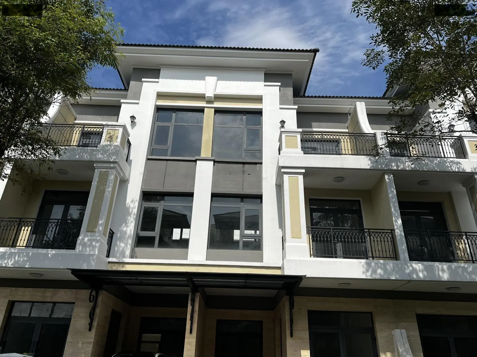 Bán nhà phố Verosa Park ngang 6mx18 full nội thất cao cấp