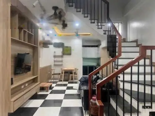 Bán nhà 3 tầng điện tích 168m, phù hợp ở hay kính doanh.