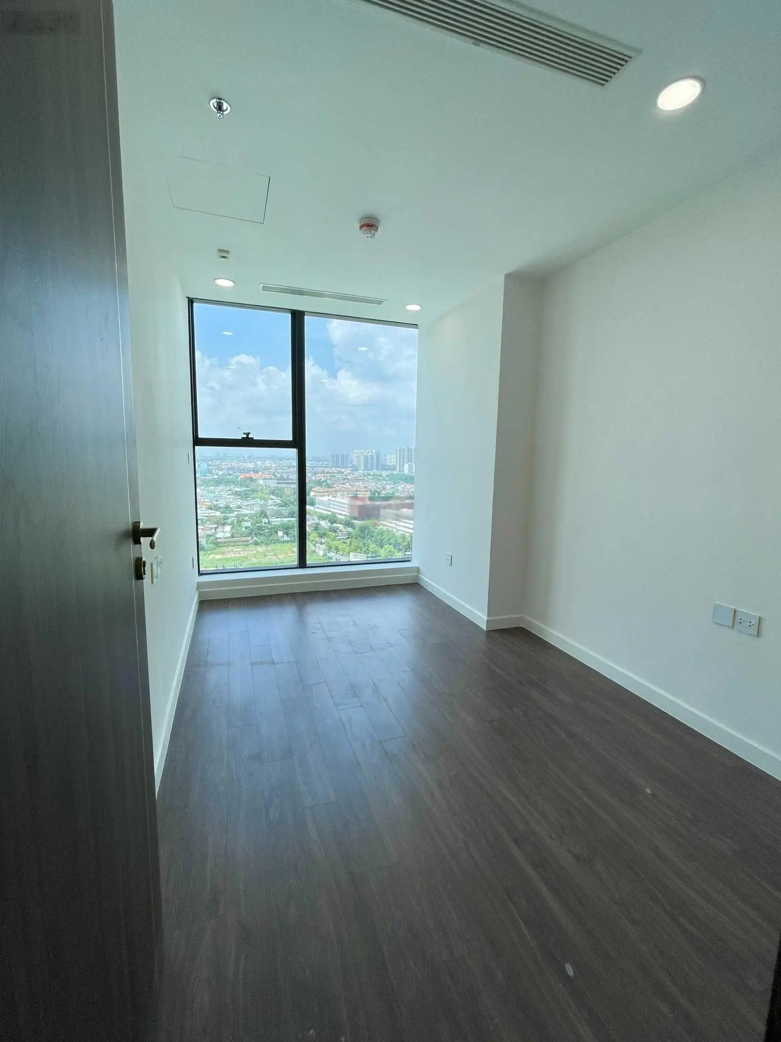 Rẻ nhất dự án chỉ: 6.5 tỷ cho căn 4 phòng ngủ rộng nhất Sunshine Sky City. Chỉ có duy nhất 1 căn