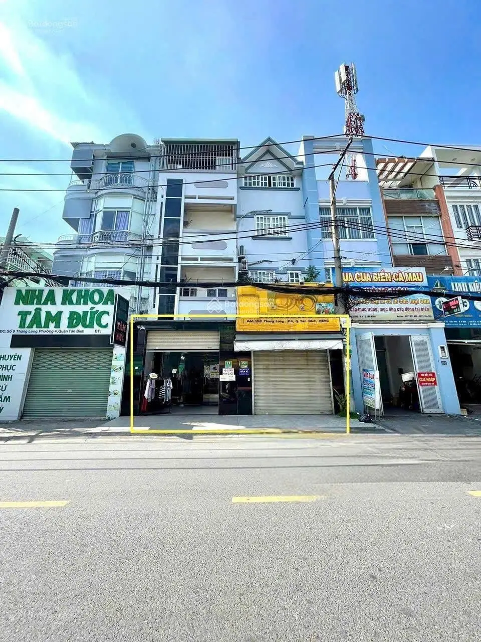Bán gấp nhà mặt tiền Số 11 - 15C Thăng Long, P 4, Quận Tân Bình. DT: 8,2x24m - 5 tầng. Gần sân bay