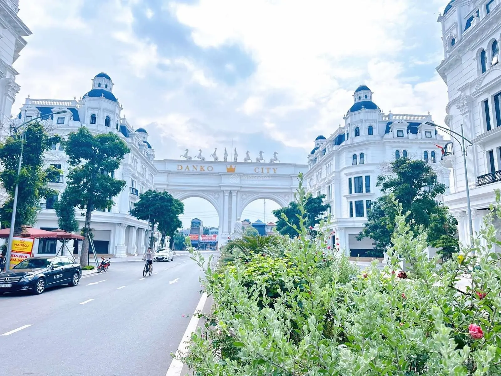 Bán Shophouse 5 tầng mặt đường 30m ngay cổng chính Danko City