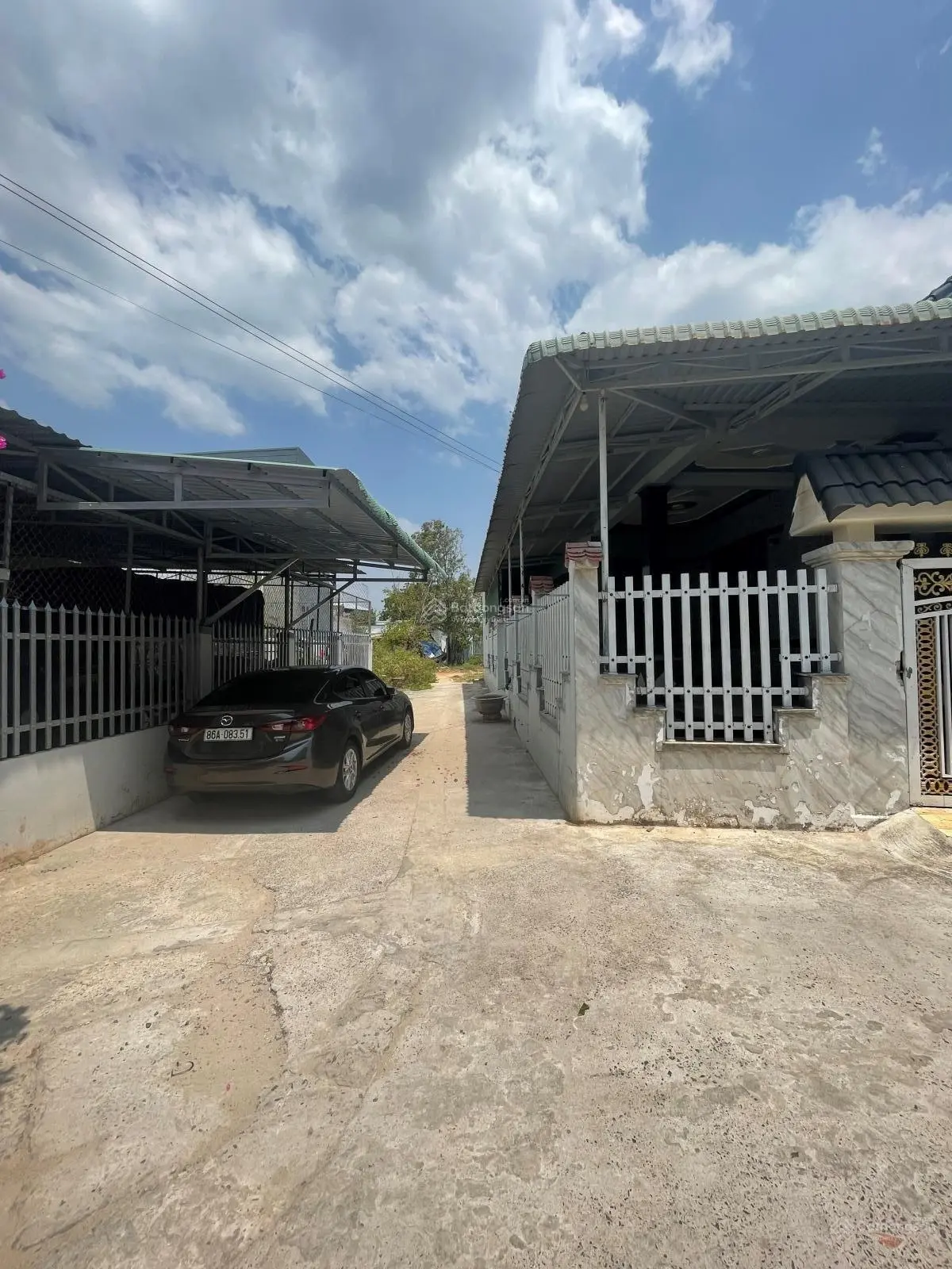 Kẹt tiền bán nhanh nhà mái thái mới xây hẻm xe hơi cách QL1A 150m giá 3.8 tỷ